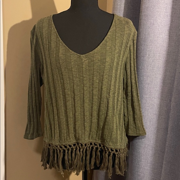 eri + ali Sweaters - Anthropologie eri + ali Olive Fringe Hem Sweater Size Large